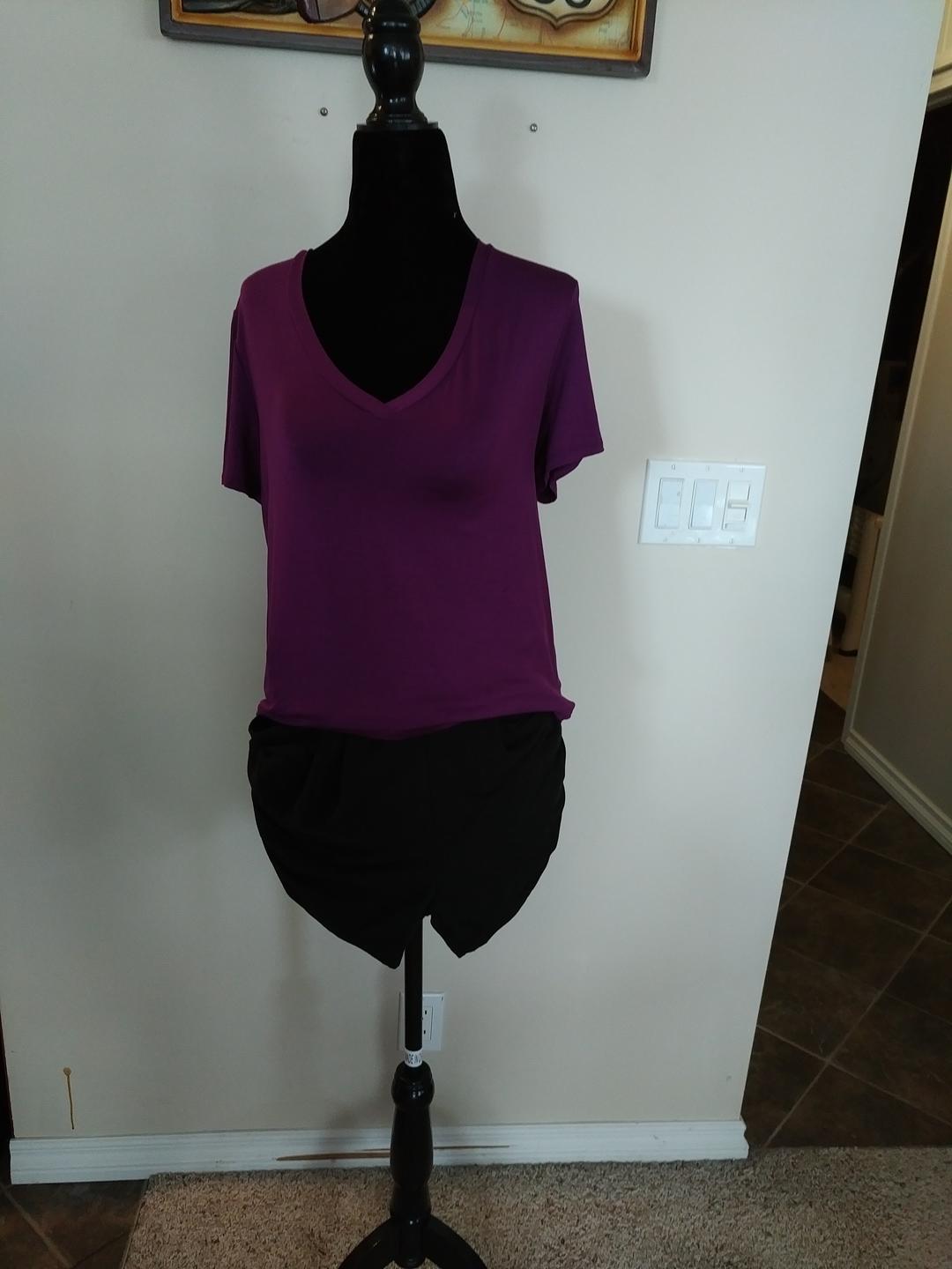 "Emma's Closet" V Neck Short Sleeve